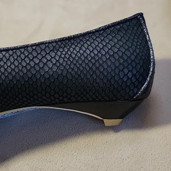 Irregular Choice Black Textured Pointed Toe Tie Front Shoes Size 42 EUC No Box - Picture 6 of 8